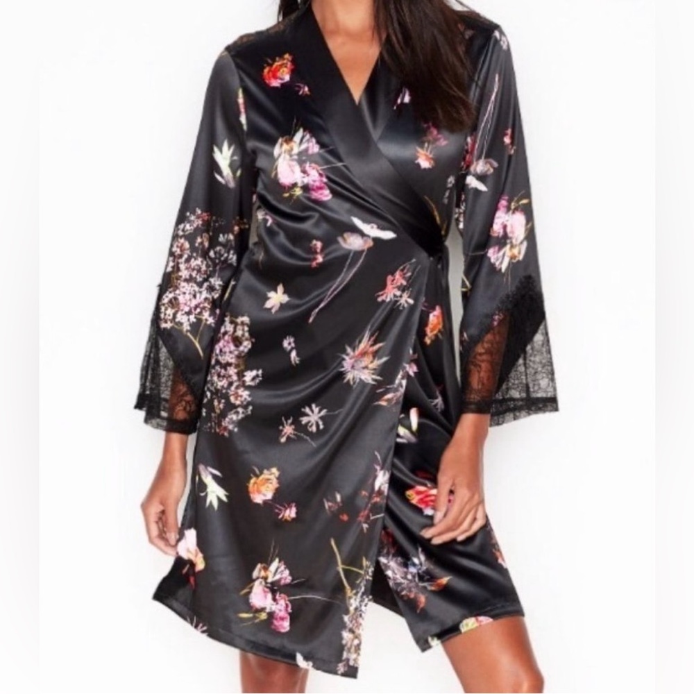 VICTORIAS SECRET M/L LUXE SATIN CHANTILLY LACE BLACK FLORAL ROBE KIMONO LINGERIE